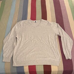 Old Navy Men's Light Gray V-Neck Sweater
